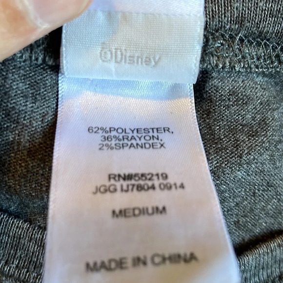 Disney women’s Mickey and Minnie light weight sweatshirt size medium - Picture 7 of 7